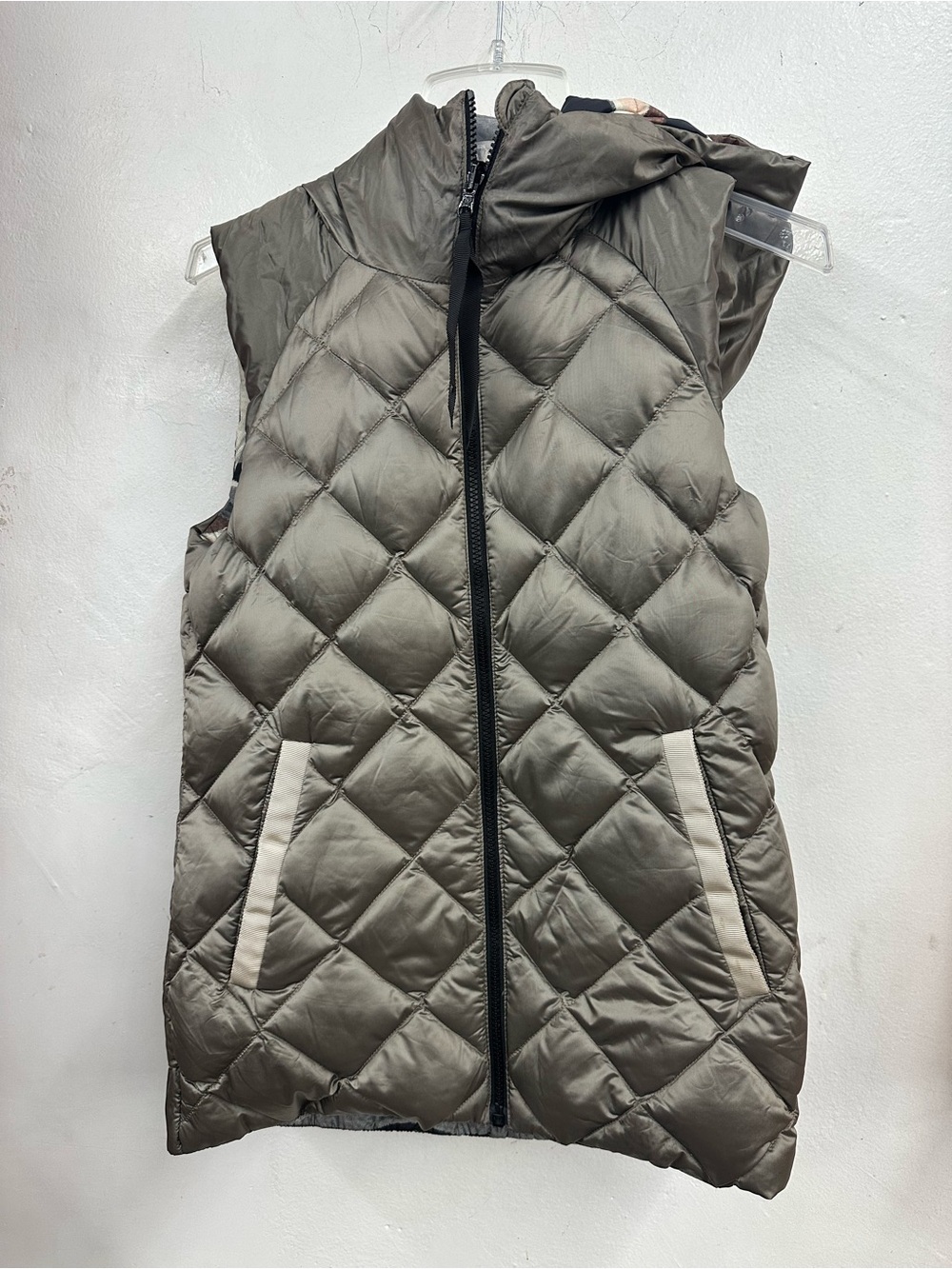 Lululemon the fluffiest best olive green camouflage reversible diamond quilt